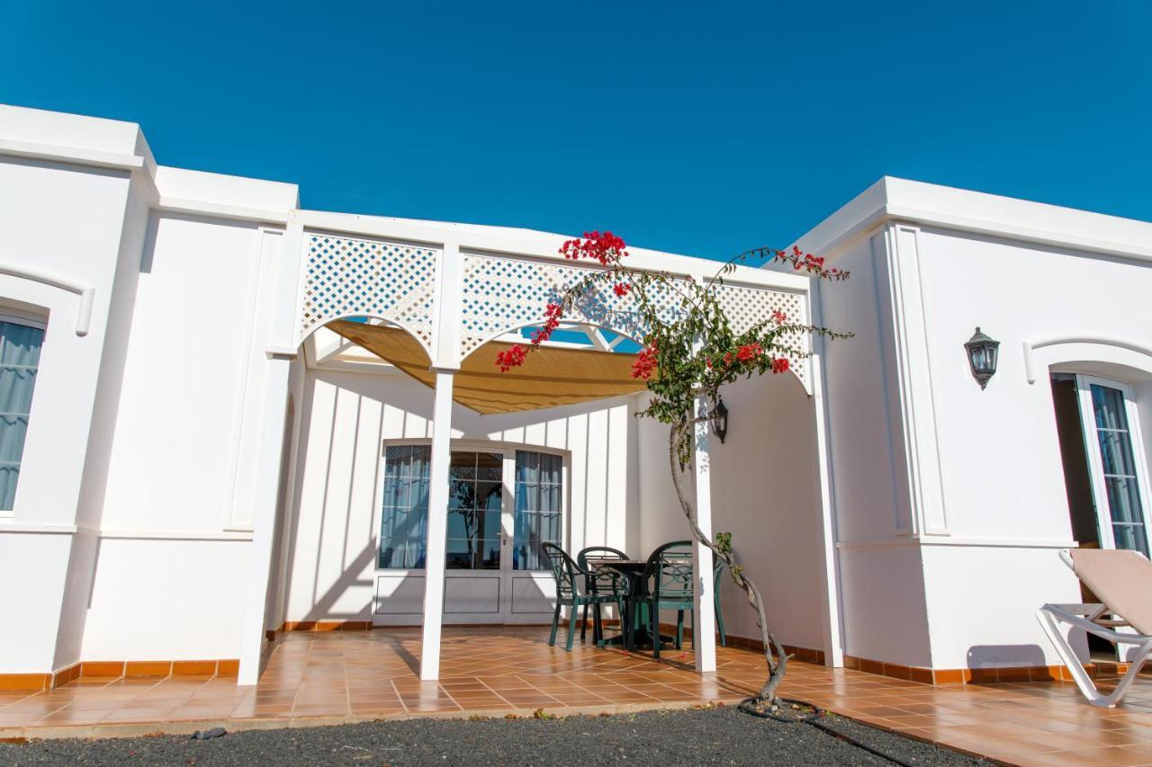 Apartamentos Livvo Coloradamar Playa Blanca  Exteriör bild