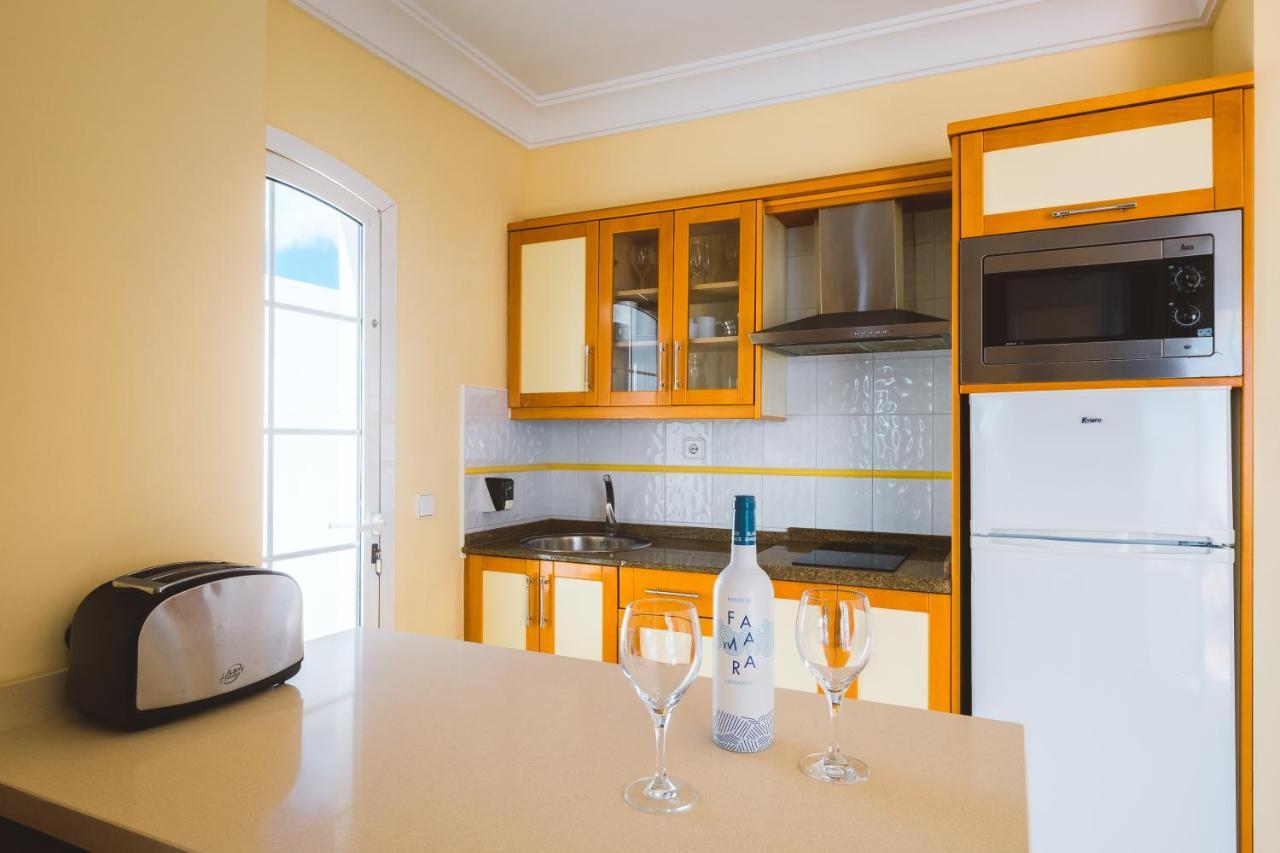 Apartamentos Livvo Coloradamar Playa Blanca  Exteriör bild