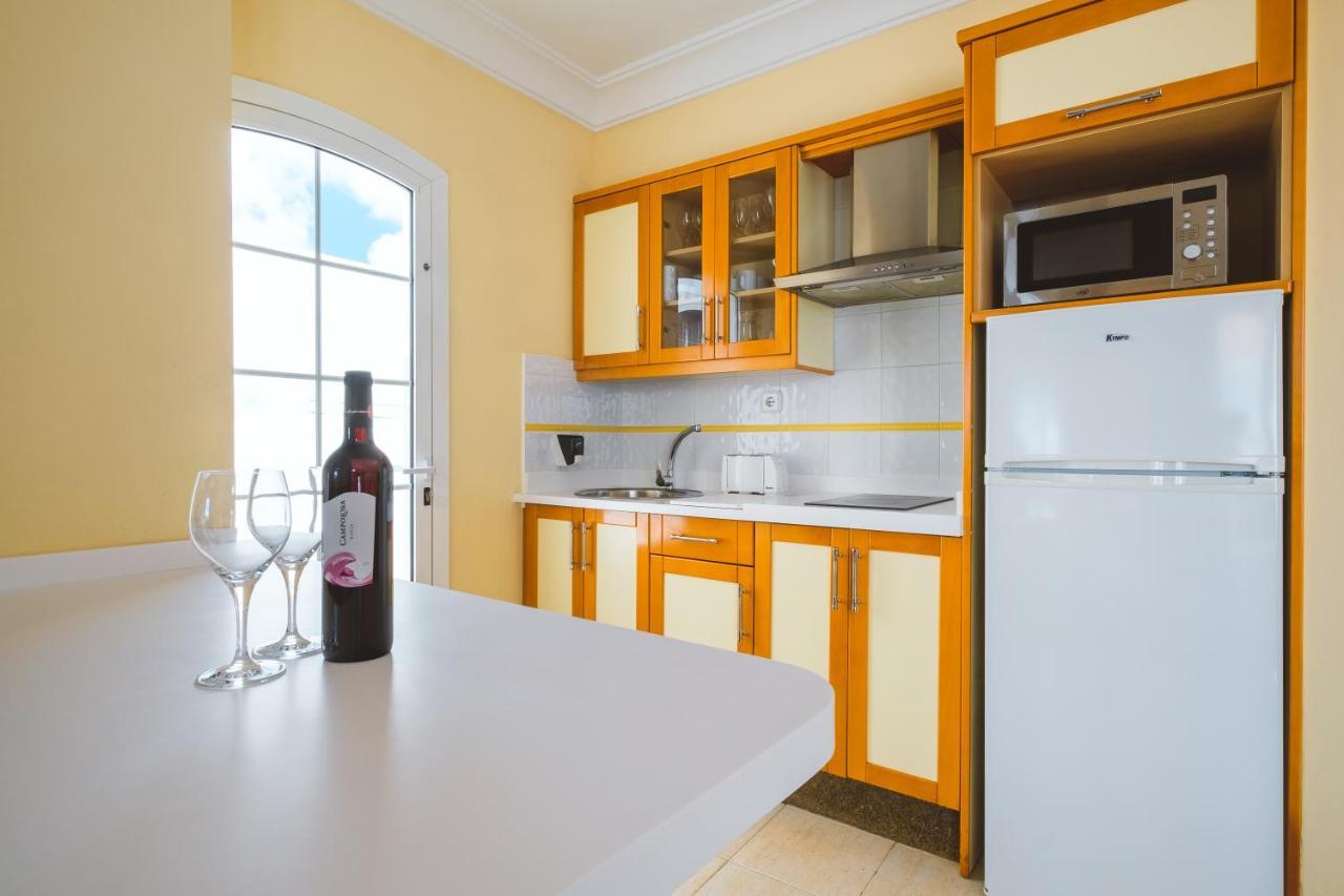 Apartamentos Livvo Coloradamar Playa Blanca  Exteriör bild