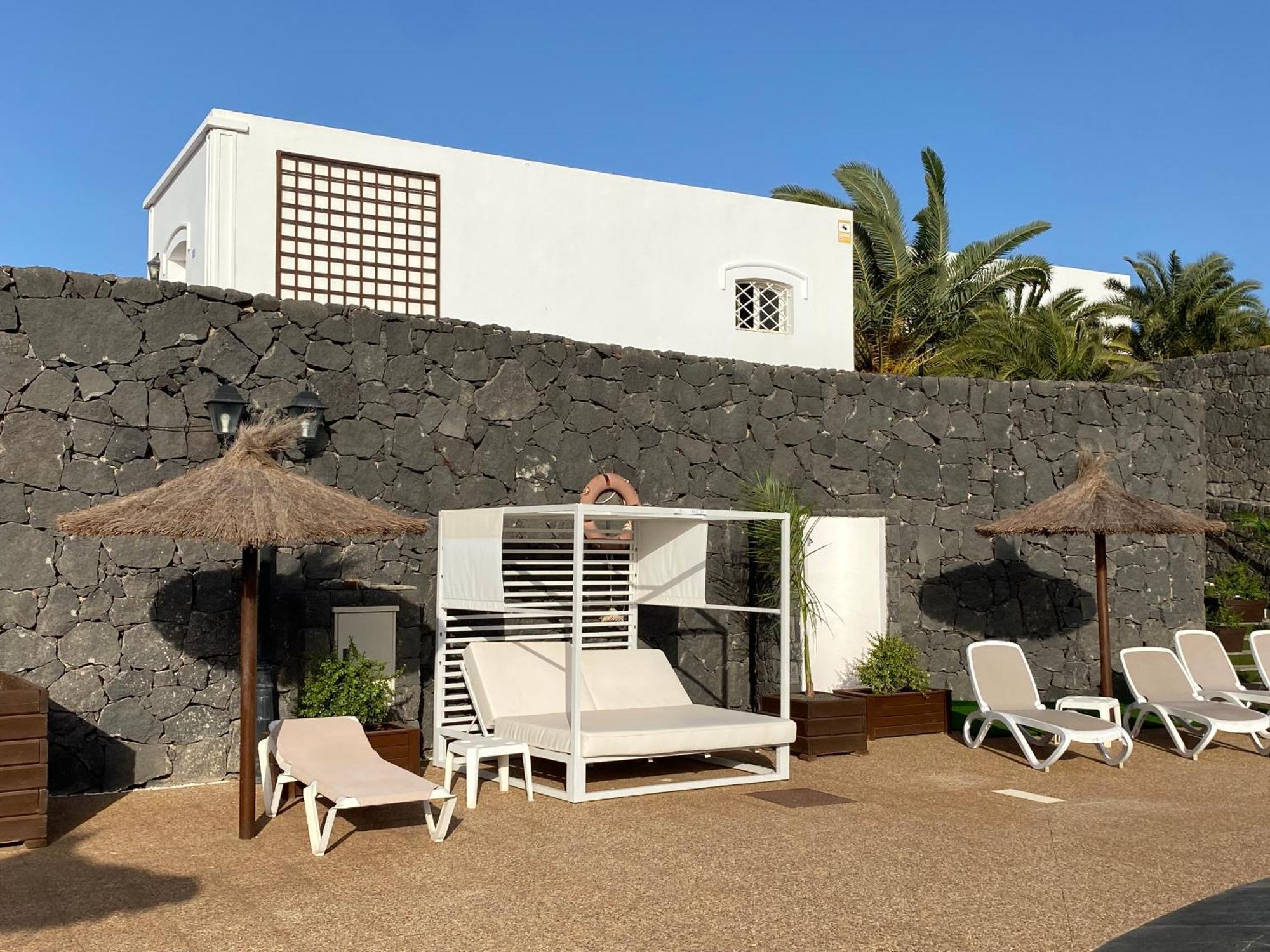 Apartamentos Livvo Coloradamar Playa Blanca  Exteriör bild