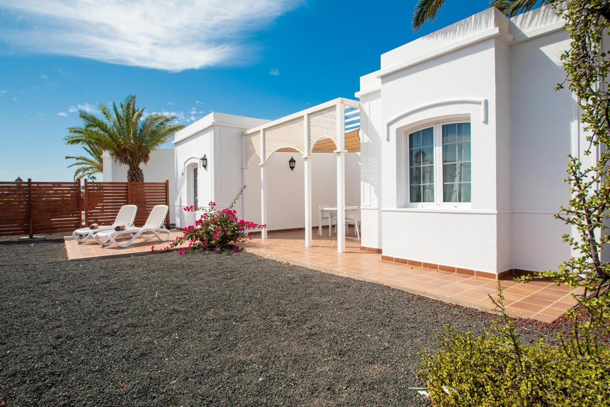Apartamentos Livvo Coloradamar Playa Blanca  Exteriör bild