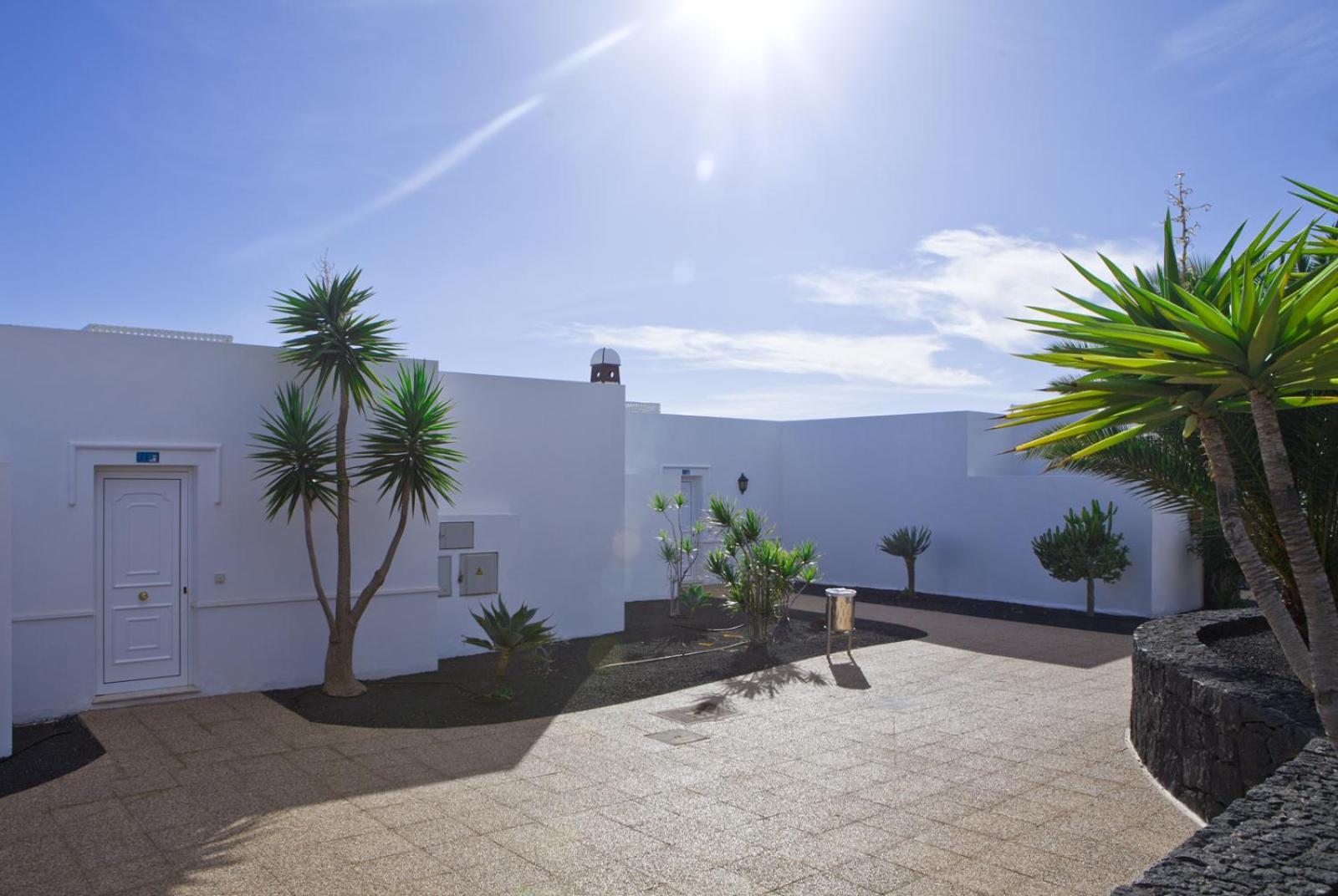 Apartamentos Livvo Coloradamar Playa Blanca  Exteriör bild