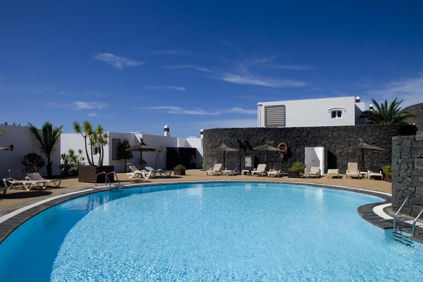 Apartamentos Livvo Coloradamar Playa Blanca  Exteriör bild