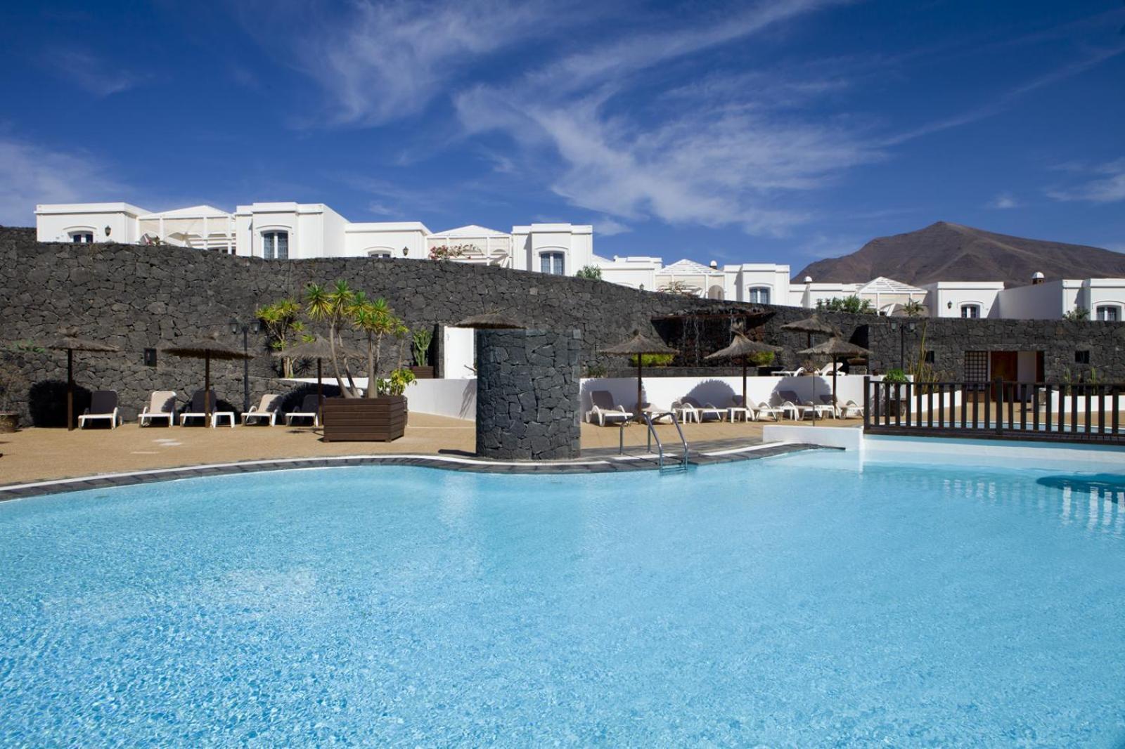 Apartamentos Livvo Coloradamar Playa Blanca  Exteriör bild